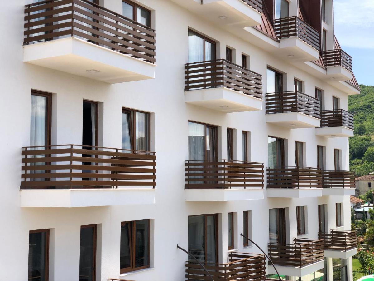 Grand Hotel Pogradec Tushemisht Exterior foto